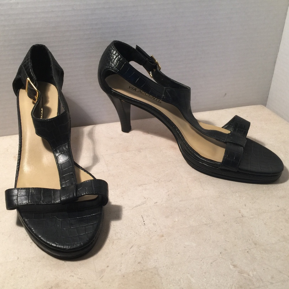 Via Accenti T-Strap Heels